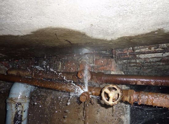 вызов сантехника срочно в спб для устранения протечки