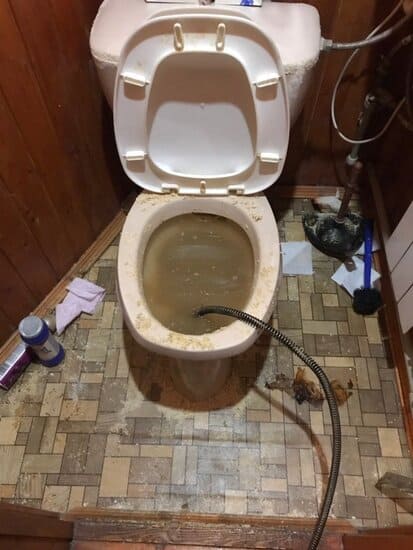 устранение засора в туалете