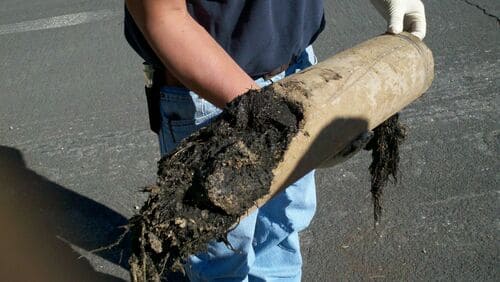 прочистка канализационной трубы от засора