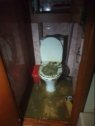 устранение засора в унитазе в СПБ